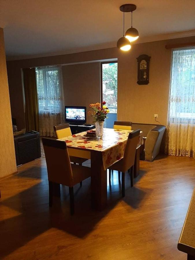 Hotel Family Hotel Chiatura Bagian luar foto
