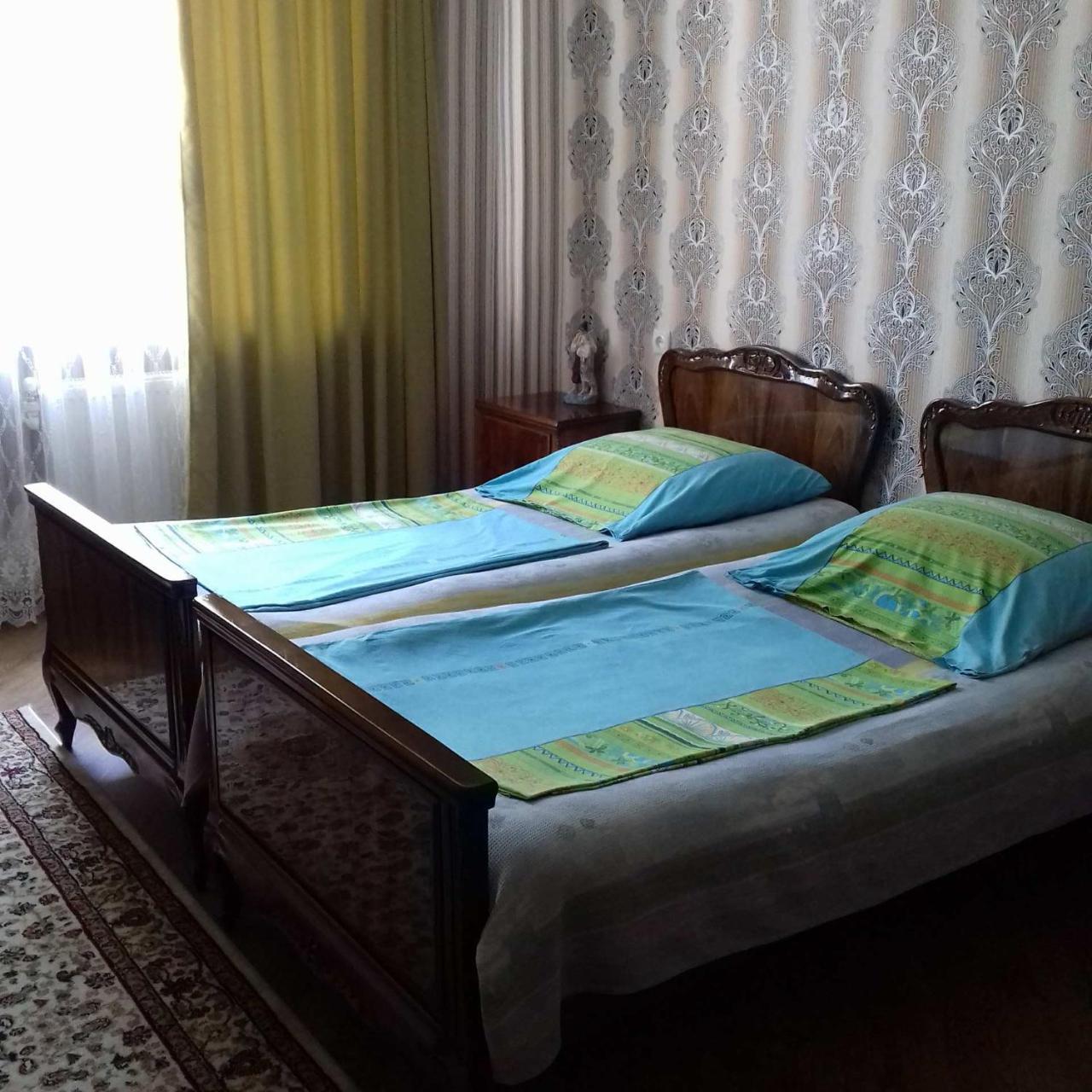 Hotel Family Hotel Chiatura Bagian luar foto